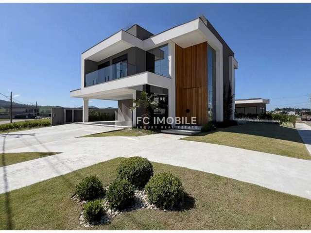 Casa nova e moderna com piscina, à venda no condomínio Caledônia - Camboriú