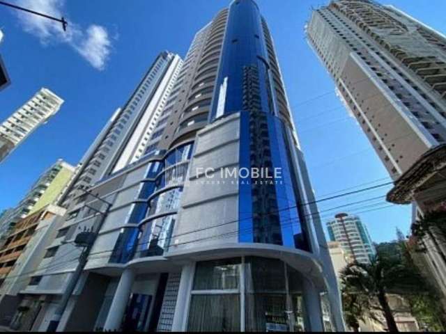 Apartamento com 2 suítes frente mar