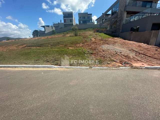 Terreno com 580 m², à venda no condomínio Caledônia em Camboriú/SC