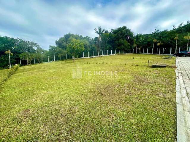 Terreno em com 402 m² em condomínio fechado, à venda na Praia das Taquaras - Balneário Camboriú