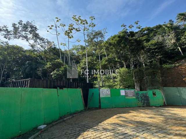 Terreno com 916 m², à venda no condomínio Haras Rio do Ouro em Balneário Camboriú