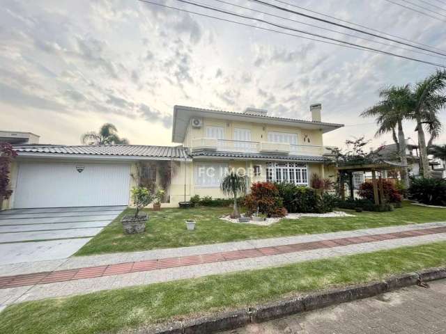 Casa com 5 quartos sendo 1 suíte, mobiliada à venda em Jurerê - Florianópolis/SC