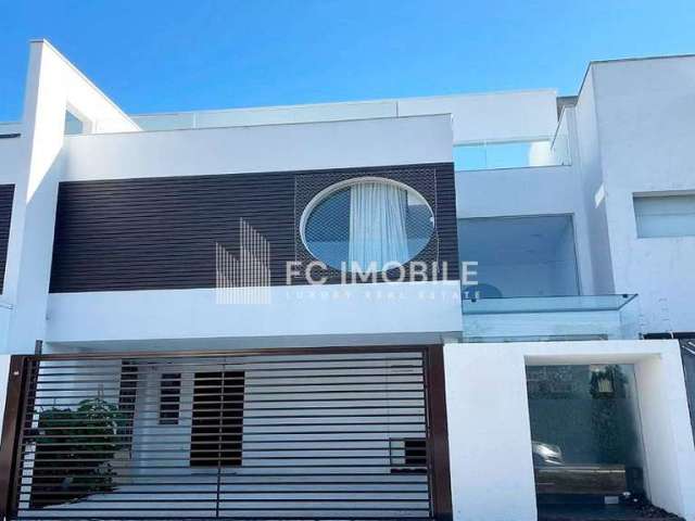 Casa com 3 suítes, mobiliada, disponível para locação no centro de Balneário Camboriú