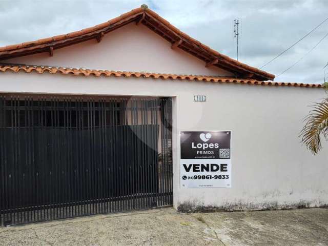 Oportunidade de Casa no Jd. Belo Alto em Porto Feliz, próximo ao centro da cidade, com 3 dormitórios