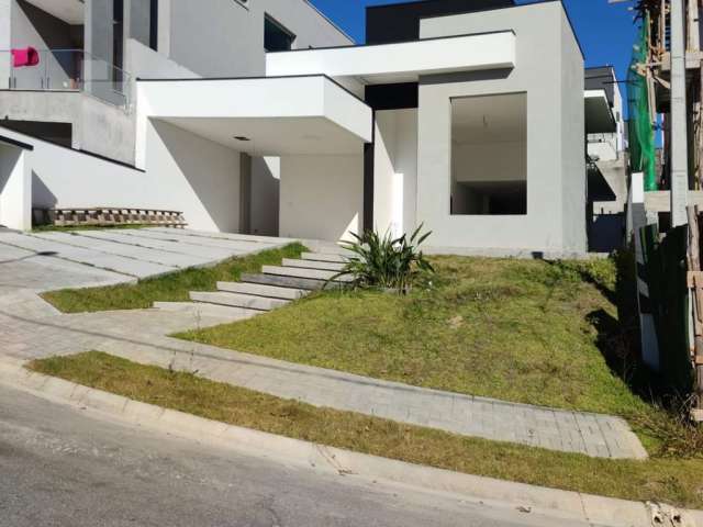 Casa à Venda com Piscina e 3 Suítes no Condomínio Aruã Brisas, Mogi das Cruzes - SP