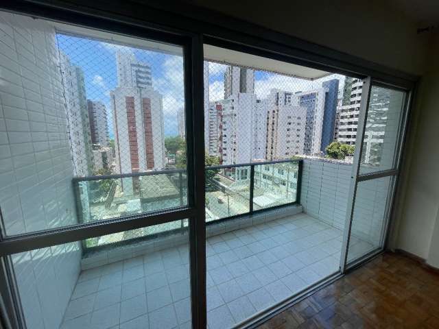 Alugo apartamento em Setúbal com 03 quartos andar alto.