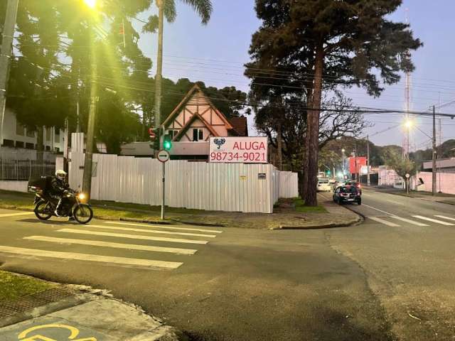 Loja comercial de esquina no Cristo Rei