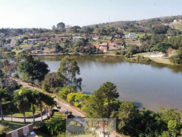 Casa á venda em um condomínio arborizado e de alto padrão