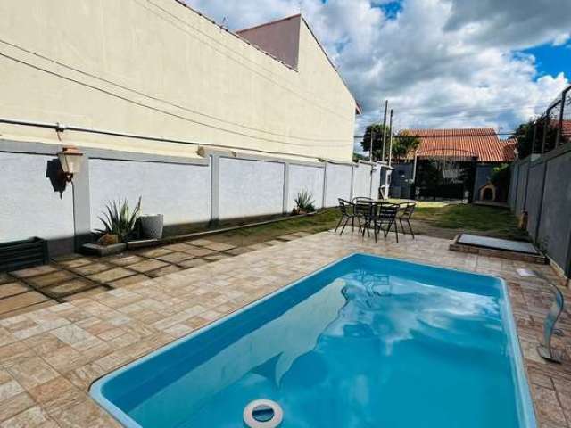 Sobrado à venda com piscina, localização excelente