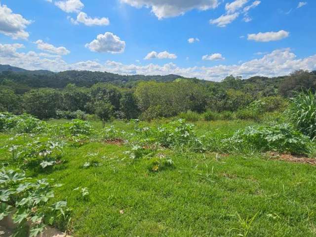 Terreno plano com 382,50m² à venda em condomínio