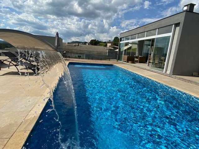 Casa espetacular com piscina e área de lazer no Condomínio Serra da Estrela, Atibaia!!