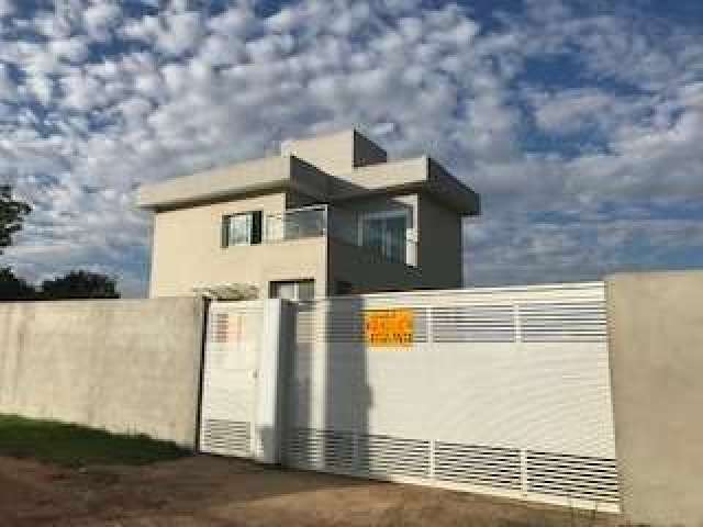 Sobrado à venda com 775m² de terreno, com 3 suítes e piscina