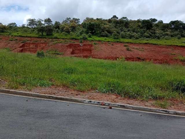 Terreno plano em condomínio fechado