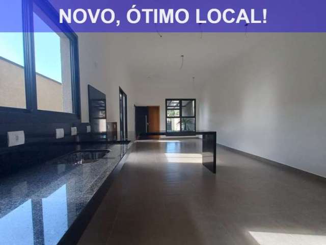 Casa nova com quintal amplo alto, 3 suítes + closet