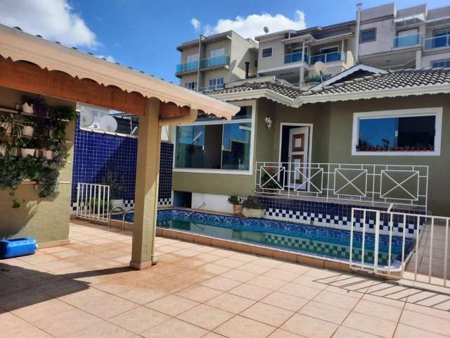 Casa em ótimo bairrro com vista para pedra grande e com piscina