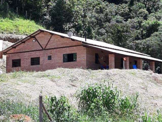 Sítio no município de Joanópolis/SP distante 100 km de São Paulo  ÁREA DO TERRENO 41.000M2, ou quatro hectares.