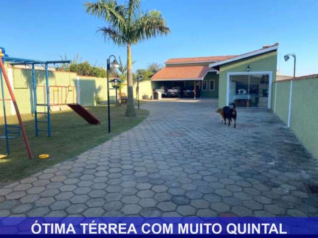 Casa térrea à venda com piscina, bairro tranquilo e seguro, terreno de 538m²