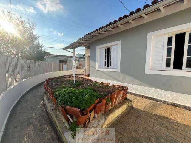 Casa à venda em Atibaia-SP, bairro Cidade Satélite: 3 quartos, 1 suíte, 1 sala, 3 banheiros, 2 vagas, 134m². Venha conferir!