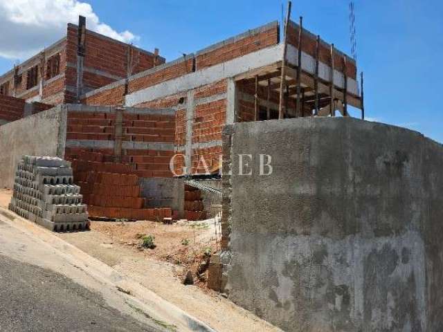 EM FASE DE CONSTRUÇÃO - Sobrado à venda com 3 suítes, quintal e área gourmet