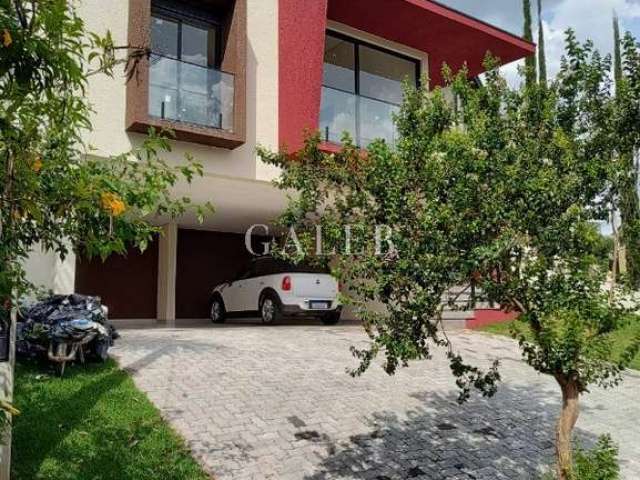 Casa de alto padrão em Condomínio Terras de Atibaia I  3 suítes  2 salas  4 banheiros  300m²  Atibaia-SP.