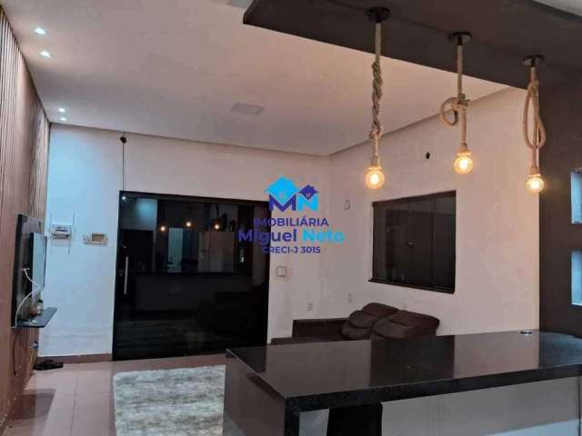 Casa com ponto comercial e piscina