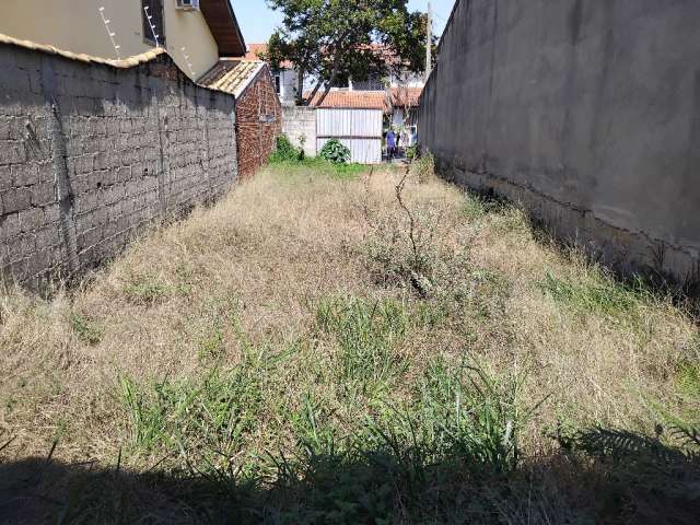 Terreno plano no Bosque dos Ypês