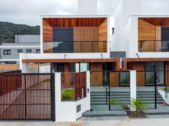 Linda casa para venda, 195m² com 3 quartos em Rio Tavares - Florianópolis - SC