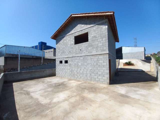 Galpão + Patio em Itaquaquecetuba.