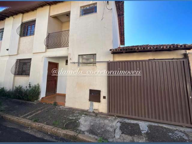 Casa sobrado 4 quartos, bairro Mercês, Uberaba MG