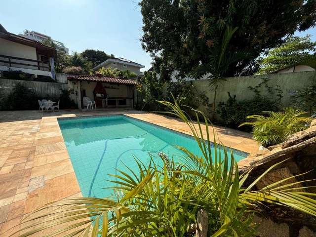 Casa com Piscina e Lazer Completo no Condomínio Santa Marina, Barra da Tijuca - Luxo, Segurança e Conforto