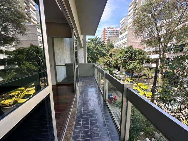 Apartamento à venda em Rio de Janeiro - Ipanema:  varandão, salão, 3 quartos, suíte e vaga de garagemsem manobra.