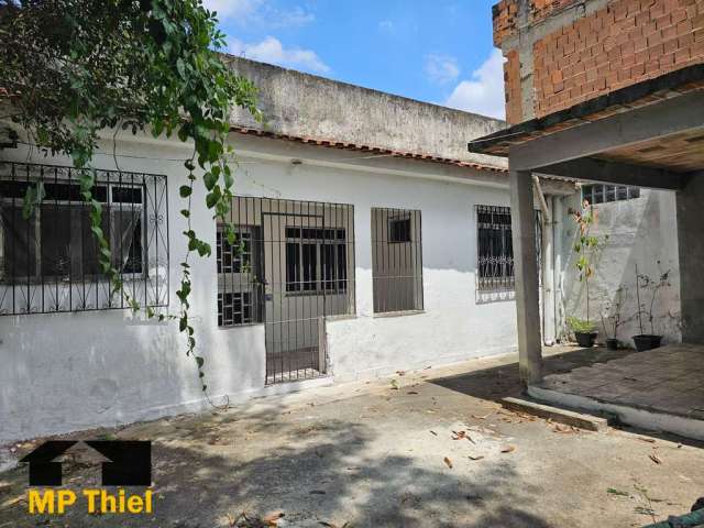 Casa com Quintal em Excelente Localização, próximo ao Centro de Nova Iguaçu