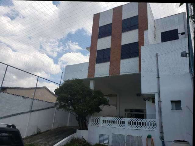 Prédio comercial com 630 metros de área útil no Jaguaré, 16 vagas.