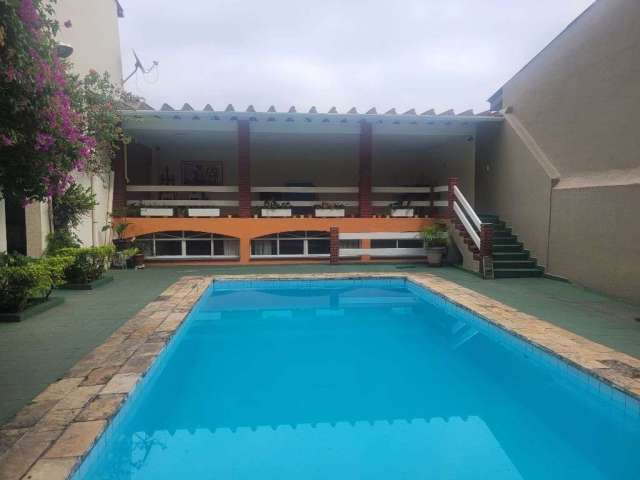 Sobrado a venda no Jardim Adalgisa com piscina!