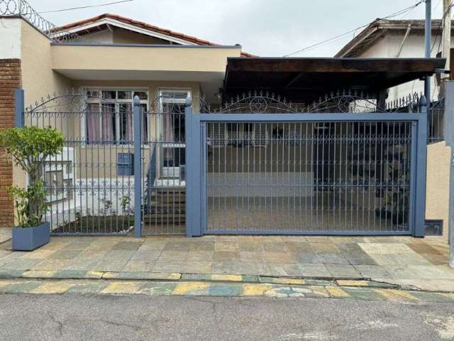 Casa à venda no Parque Continental, São Paulo: 4 dormitórios e amplo quintal!