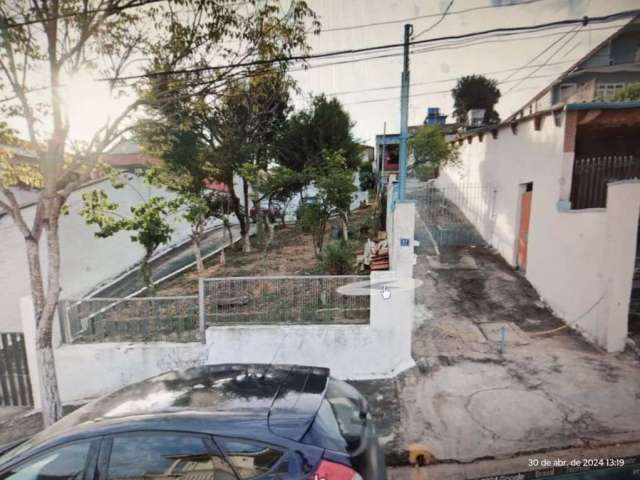 Casa à venda no Jaguaré, São Paulo: 3 dormitórios, 4 garagens, quintal com grama!