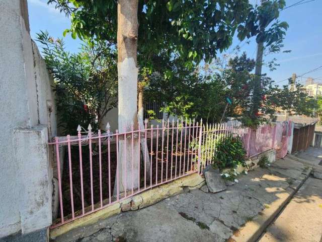 Casa térrea à venda no Jaguaré, São Paulo - 2 dormitórios e área verde!