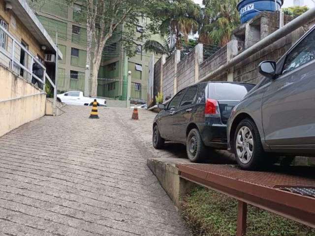 Galpão com salas comerciais no jaguaré São Paulo com 400 mts2. de área construida E 530 mts2. de terreno.