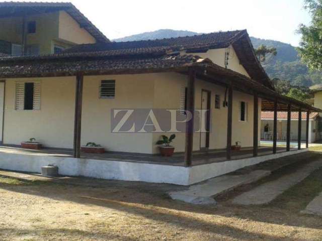 Chácara com piscina no solar das laranjeiras