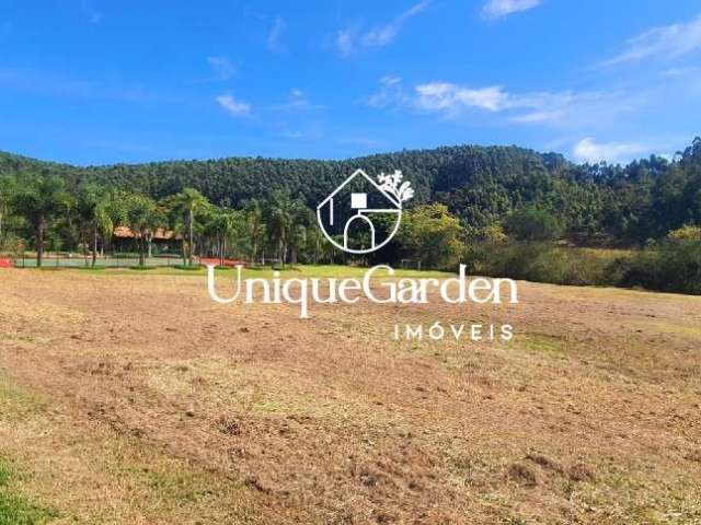 Terreno de 1.640m² à venda no Condomínio Village Parahybuna em Paraibuna-SP