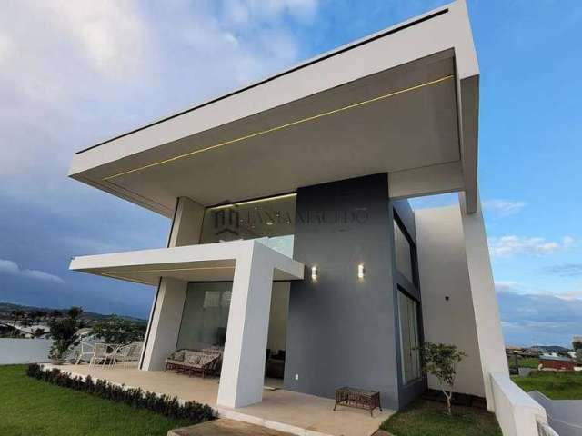 Casa à venda com 618m², 4 suítes, sendo 1 máster com banheira e garagem para 4 veículos. Vitória de