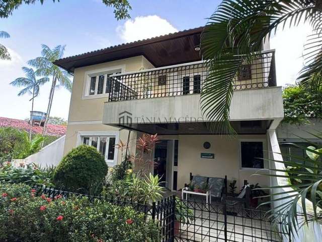 Casa Duplex à venda com 220m², 4 dormitórios (sendo 3 suítes), Varanda, sala ampla, 3 vagas,  Poço,