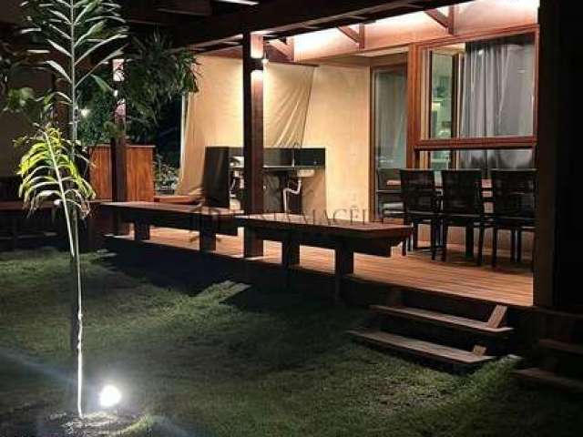 Flat à venda com 85m2, 2 dormitórios, sendo 1 suíte, sala, cozinha, área de serviço e deck externo