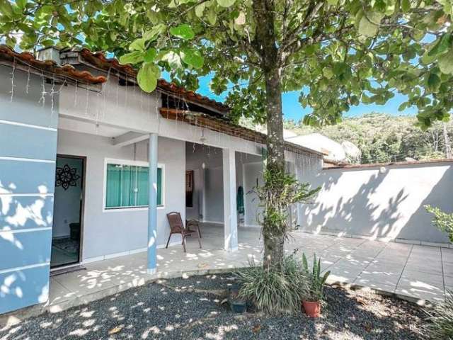 Casa localizada no bairro Braço do Ribeirão Cavalo.