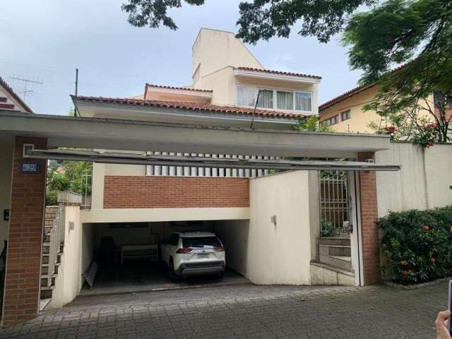 Casa à Venda em Alto de Pinheiros, São Paulo - SP