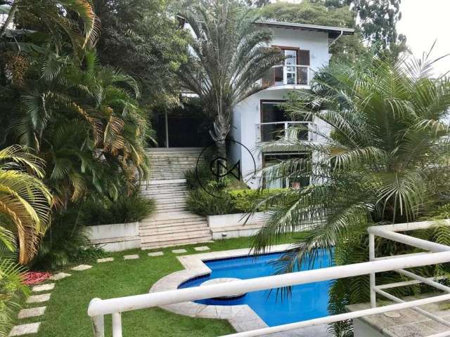 Casa espaçosa à venda com 695m² no Alto da Boa Vista com 4 suítes e 4 vagas!