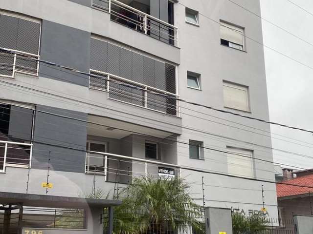 Gazola vende ótimo apartamento com três dormitórios, sendo um com suíte, sala com sacada e churrasqueira, cozinha , lavanderia e banheiro social  prédio com elevador.