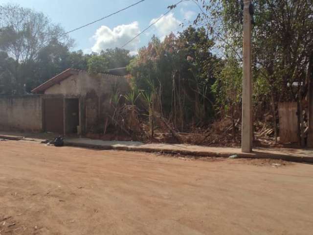 Lote Bairro Jardim Vitória, Cód. L057 240 m², dev. Registr. Perto da avenida. Região de Ipatinga