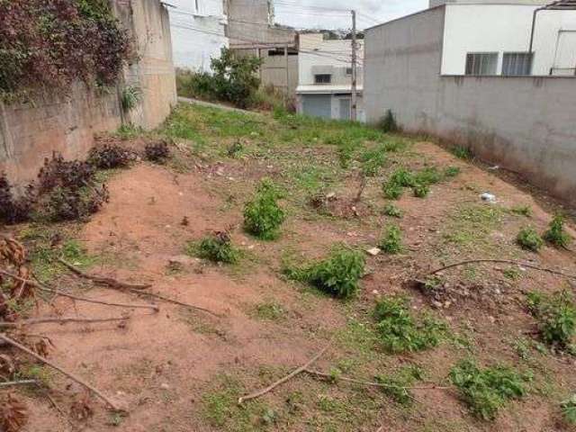 Lote Região de Ipatinga, Bairro Cidade Nova,Cód. L093, plano e murado laterais. Perto da avenida.