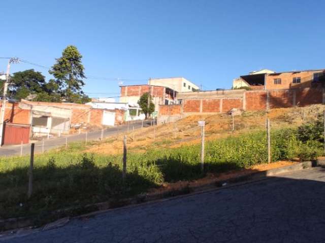 Lote Bairro Cidade Nova, Cód. L104, Área total 416,70 m², dev. Registr..  Perto da avenida. Região de Ipatinga